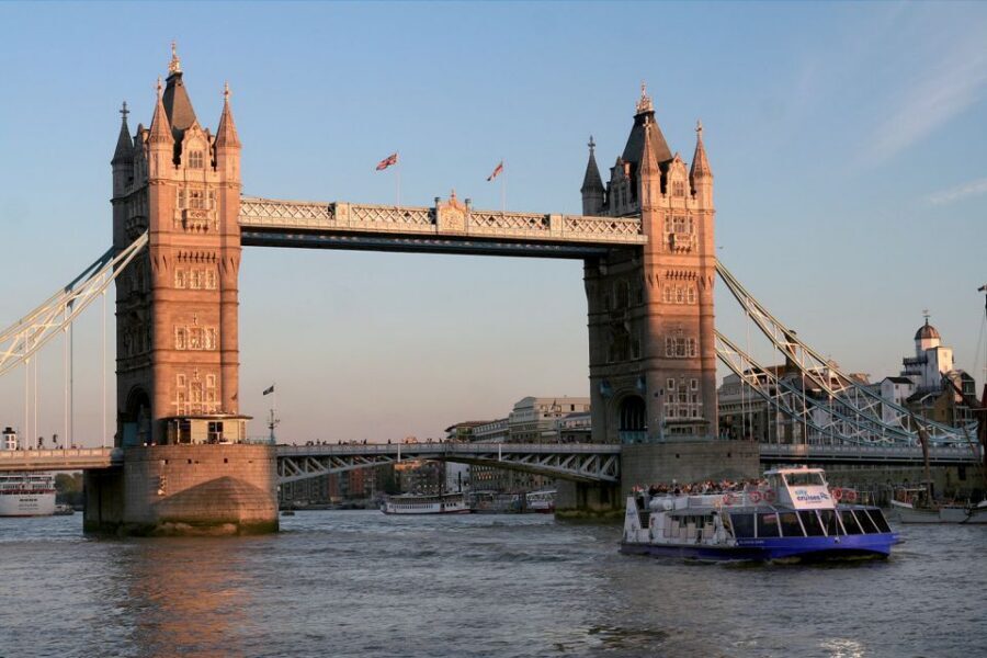 London: City Tour with River Cruise & London Eye - Westminster in One Stretch: Albert Memorial, Abbey, and Big Ben