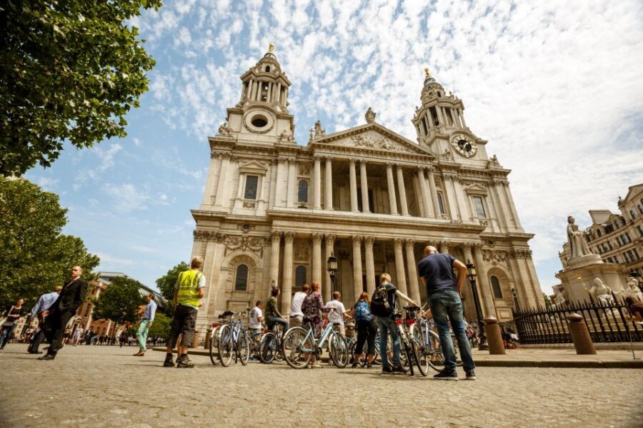 London: Classic Gold 3.5-Hour Bike Tour - Covent Garden Break: Street Theater Is a Bonus, Not the Whole Point
