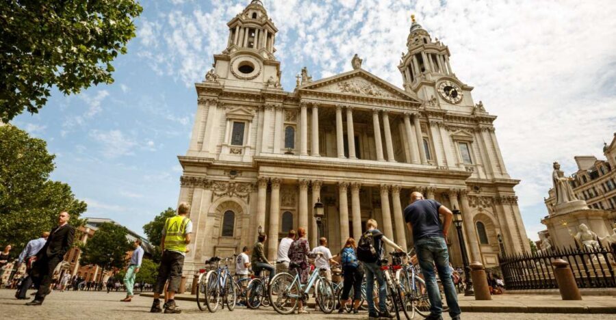 London: Classic Gold 3.5-Hour Bike Tour - St. Paul’s Cathedral and the Thames Return