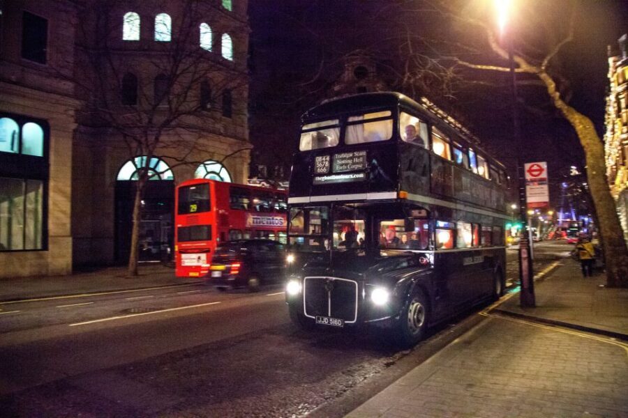 London: Comedy Horror Ghost Tour on a Bus - South of the River: Tower of London and London Bridge as Story Characters