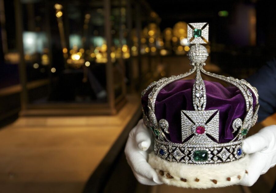 London: Crown Jewels Tour with River Cruise - Tower of London Guided Walk: White Tower and the Meaning of Power