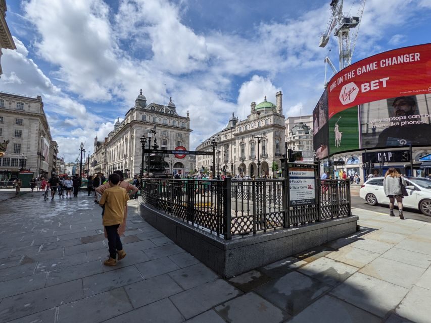 London: Custom Private Tour by Car - Parks, concerts, and shopping: Hyde Park, Royal Albert Hall, and Harrods