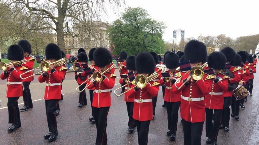 London: Customizable Walking Tour with Private Guide - A private Westminster-and-Trafalgar walk in 2 to 4 hours