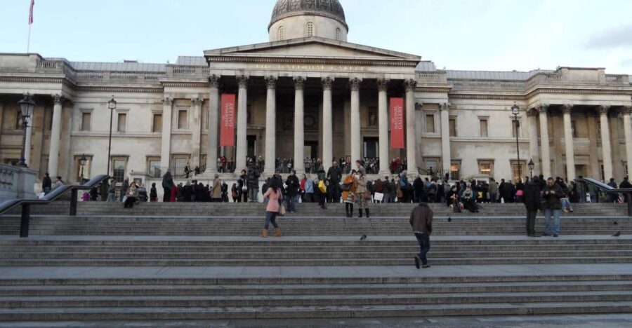 London: Customizable Walking Tour with Private Guide - Buckingham Palace and the Changing of the Guards balcony moment