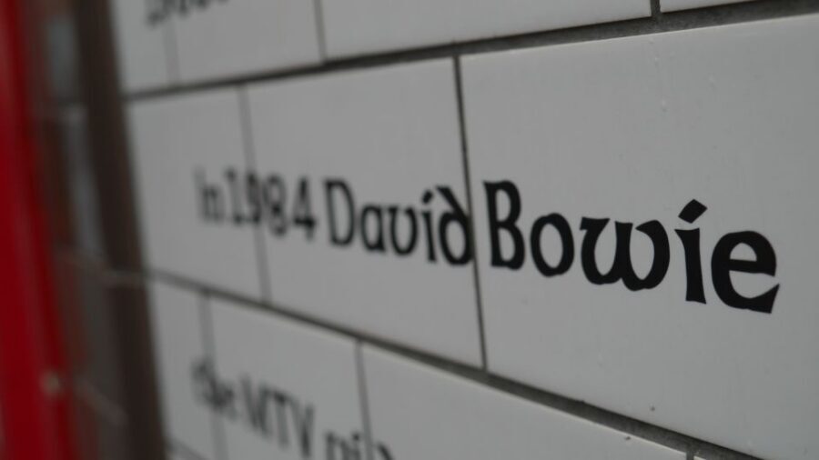 London: David Bowie Walking Tour - Teenage Bowie in Soho: Boxes, Publishers, and Big Dreams