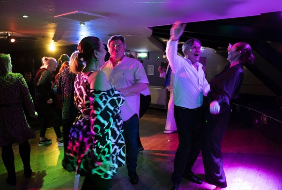 London: Dinner Cruise with Elvis Tribute on the Thames River - Dinner on the Thames: what the meal experience really feels like