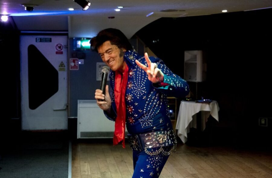 London: Dinner Cruise with Elvis Tribute on the Thames River - Price and value: is $123 per person worth it?