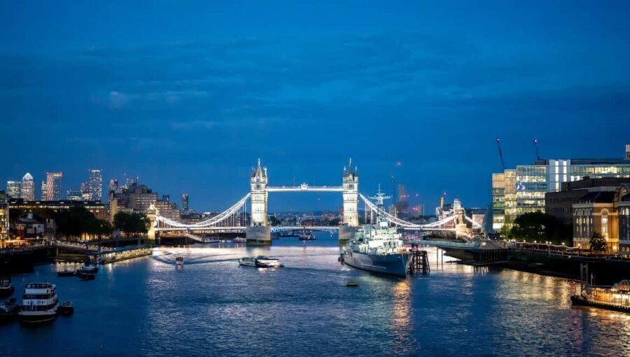 London: Discover Pass with Hop-On Hop-Off Bus, Cruise, Walks - Guided Walks in London: Jack the Ripper, Royal Parks, and Performers