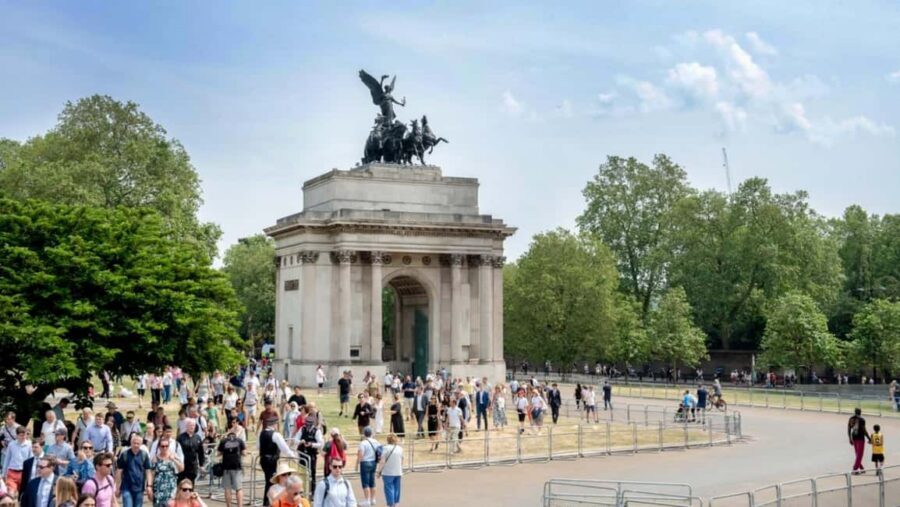 London: Discover Pass with Hop-On Hop-Off Bus, Cruise, Walks - What Can Go Wrong: Ticket Recognition, Stop Signage, and Detours