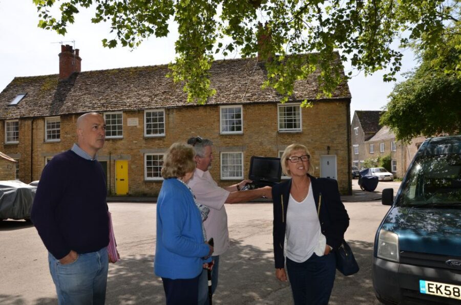 London: Downton Abbey Countryside Black Taxi VIP Tour - What’s included (and what you pay for) to judge value fairly