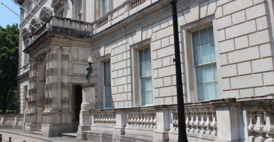 London: Downton Abbey Guided Walking Tour - Edith at the Crawleys London Residence and the Gregson Restaurant