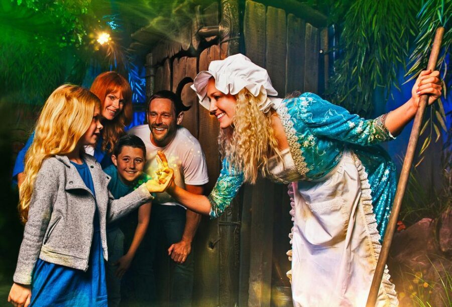 London: DreamWorks Shrek's Adventure Tour - Pinocchio’s rescue and the wheel of torture moment