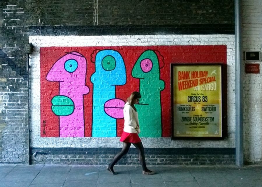 London East End - Guided Walking Tour 12 guests 2,5h - Finding the walk: Liverpool Station and the Kindertransport statue meetup