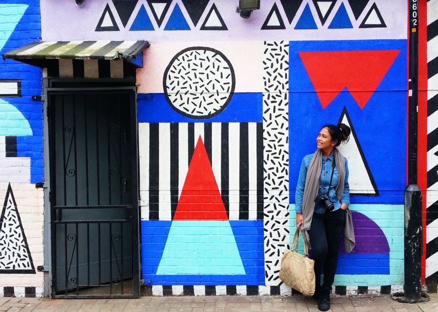 London East End - Guided Walking Tour 12 guests 2,5h - Whitechapel and Brick Lane: history, murals, and why messages stick