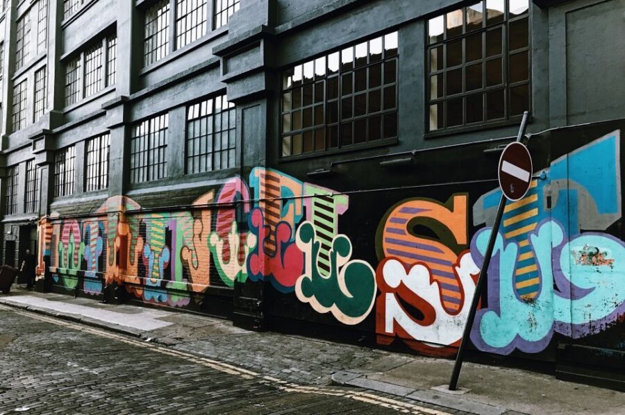 London East End - Guided Walking Tour 12 guests 2,5h - The Lewis Chessmen and Oxus Treasure theme: how the guide links big art names to the street