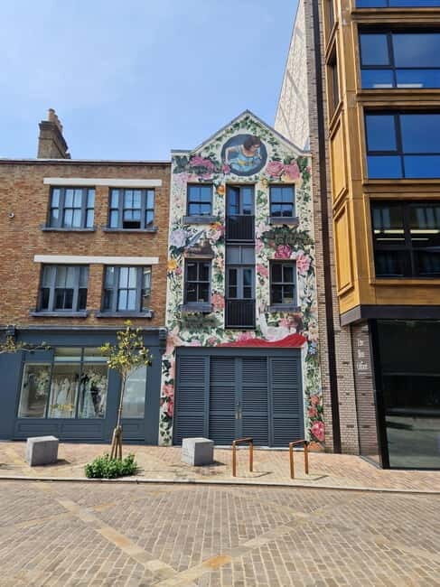 London: East End Instagrammable Street Art & Graffiti Tour - Seven Stars Yard and Princelet Street: art that feels risky but stays human