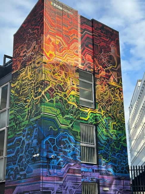 London: East End Instagrammable Street Art & Graffiti Tour - Allens Gardens: when the best photo is time-sensitive