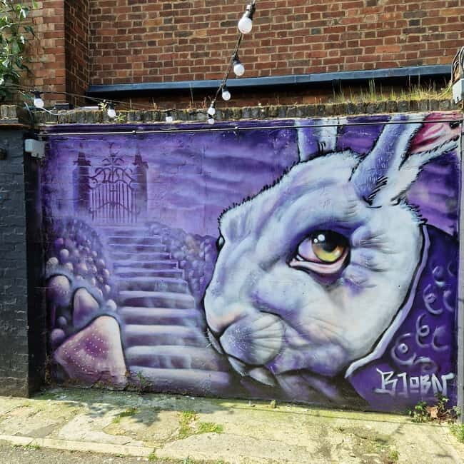 London: East End Instagrammable Street Art & Graffiti Tour - Rivington Street and the Banksy / Thierry Noir factor
