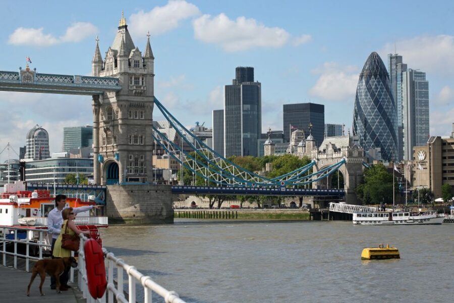 London: East London Town 3.5-Hour Bike Tour - Aldgate, the City Walls, and Jack the Ripper’s Threads