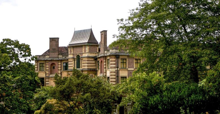 London: Entry Ticket to Eltham Palace and Gardens - The view from the minstrels’ gallery across the great hall