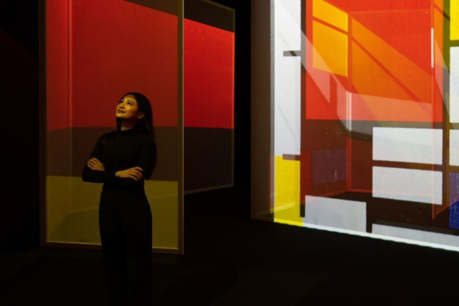 London: Entry Ticket to Frameless Immersive Art Experience - Café and shop: a break without killing the momentum