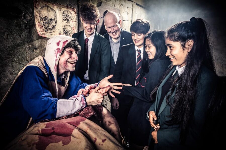 London: Entry Ticket to London Dungeon - The Dungeon Tavern: what you can do after the scares