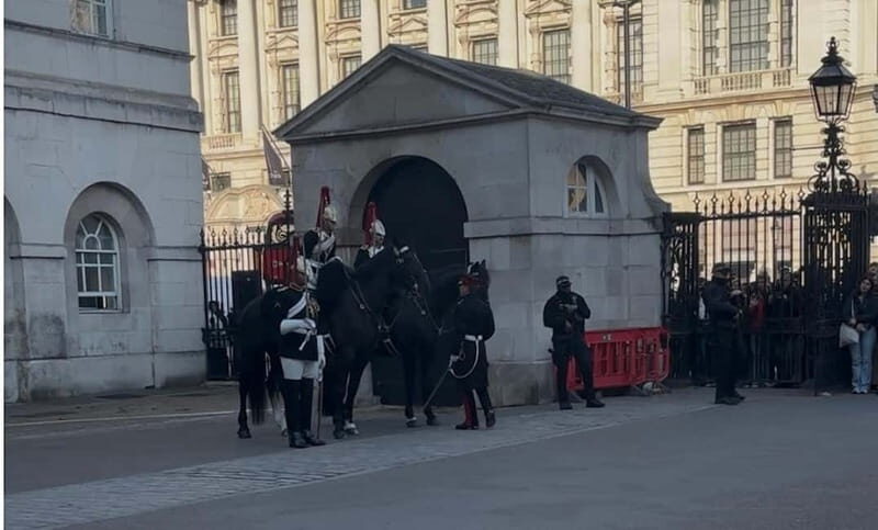 London: Essential tour and changing of the guard (group or private) - Quick Practical Tips Before You Go