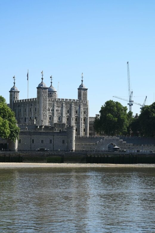 London: Explore The Tower of London & Tower Bridge! - Can you see the Changing of the Guard?