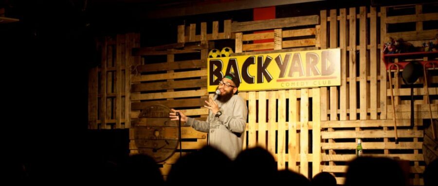 London: Friday Night at The Backyard Comedy Club - The social part: mingling before and after