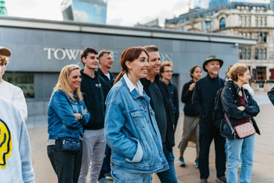 London: Ghastly Ghosts 2-Hour Walking Tour - Guides and storytelling style: why people talk about the voice
