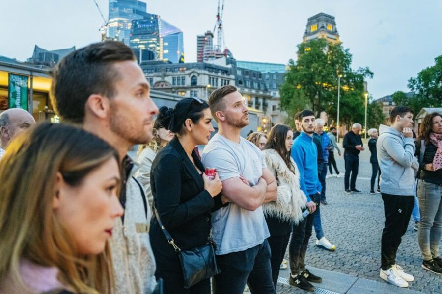 London: Ghost Walk and River Thames Boat Ride - Setting off from Green Park: finding the right group fast