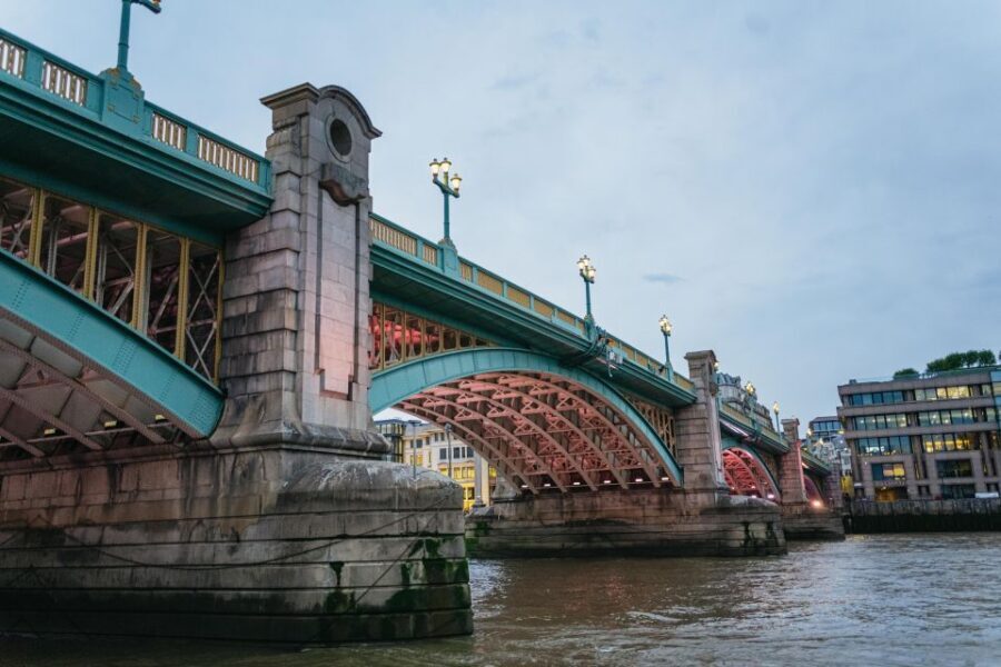 London: Ghost Walk and River Thames Boat Ride - Walking comfort and safety: what to expect on the ground