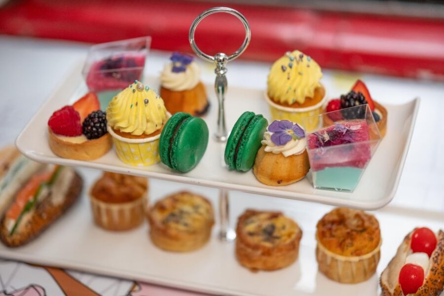 London: Gin and Afternoon Tea Bus Tour with Audio Guide - Key points before you book