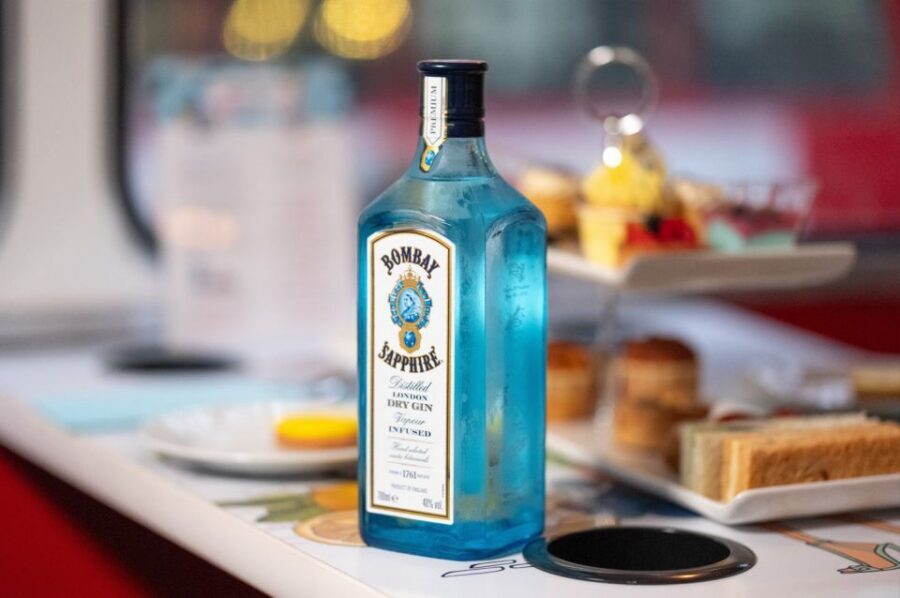 London: Gin and Afternoon Tea Bus Tour with Audio Guide - Boarding at Victoria or Trafalgar Square and Getting Seated Fast