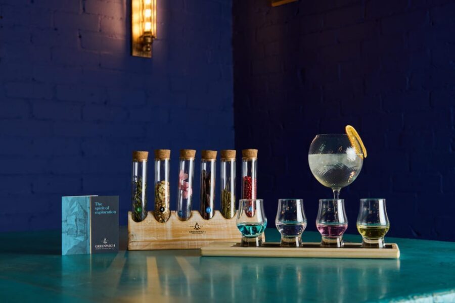London: Gin Tasting & Masterclass - Your first pour: the welcome G&T sets the tone