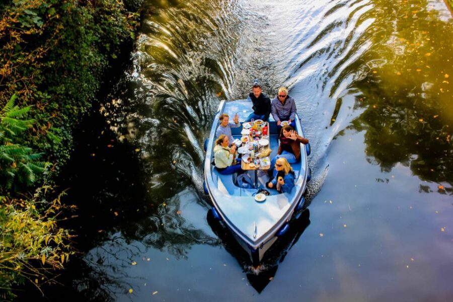 London: GoBoat Rental for Regent's Canal & Paddington Basin - Paddington Basin start: your tutorial and boat setup