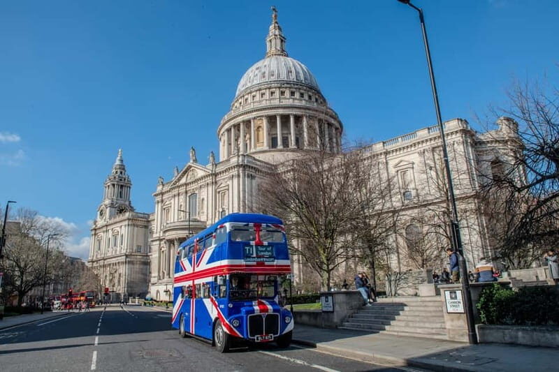 London: Great British Afternoon Tea Bus Tour - Live commentary and service: how the experience stays fun