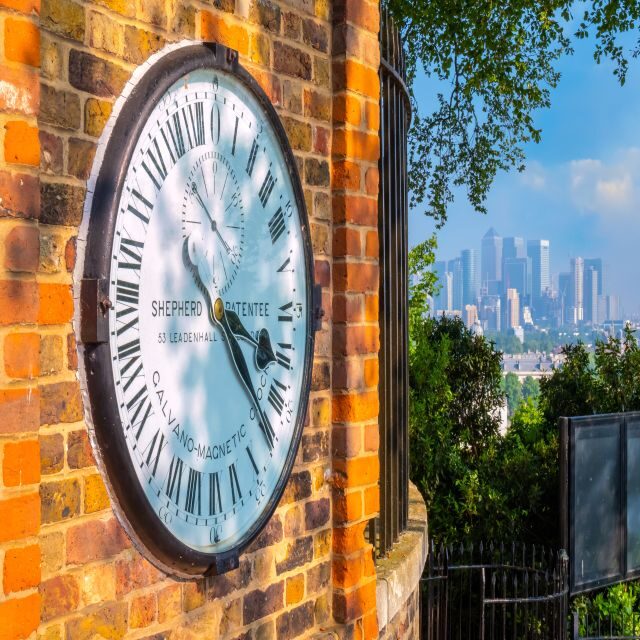 London: Greenwich Highlights Private Tour and Thames Cruise - Starting at Greenwich Theatre: the tour’s simple rhythm