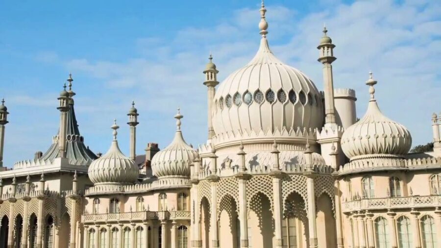 London: Guided Day Trip to Brighton and Seven Sisters - The guide experience: small group energy with multiple language options