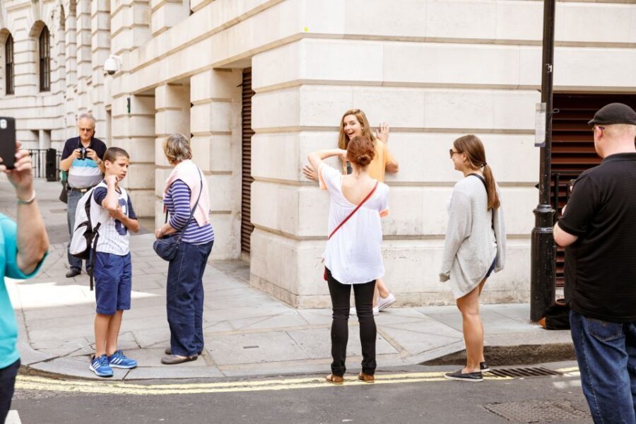 London: Guided Harry Potter Bus Tour of Locations - The On-Board Quiz and Film Clip Style That Keeps Attention