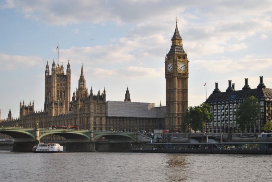 London Half-Day Private Chauffeur Driven Tour - Westminster Abbey and the Houses of Parliament area: understanding London’s power grid