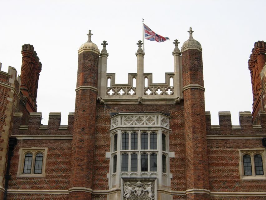 London: Hampton Court Private Guided Tour - William and Mary’s late-17th-century rooms: a different mood, same views
