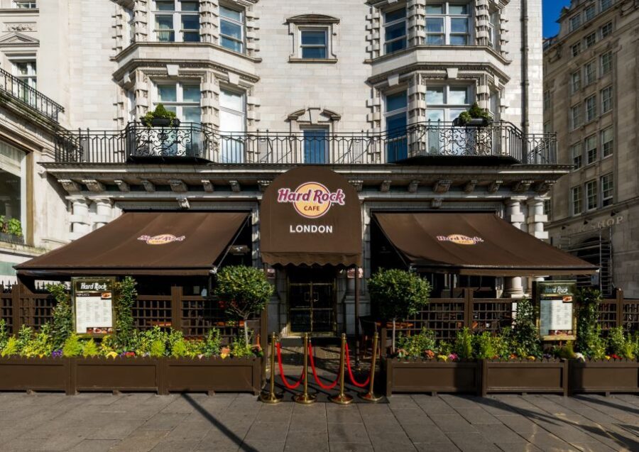 London: Hard Rock Cafe with Set Menu for Lunch or Dinner - Drinks and dessert: the included soft drink/coffee/tea + the sweet finish