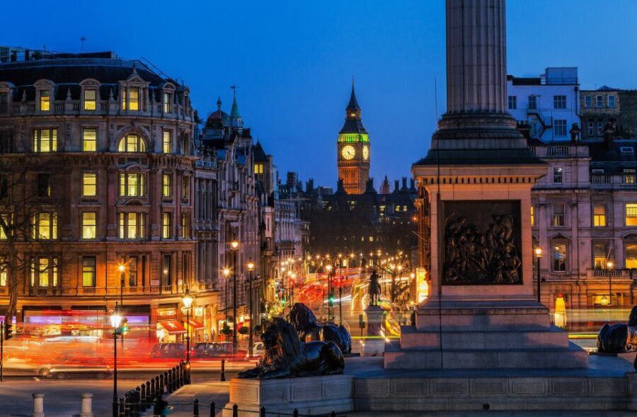 London: Harry Potter and the Clink Prison (Tour + Tickets) - The House of Spells and Leicester Square: shopping time with a story
