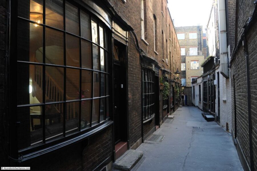 London: Harry Potter and the Clink Prison (Tour + Tickets) - Who should book this Harry Potter and Clink Prison tour