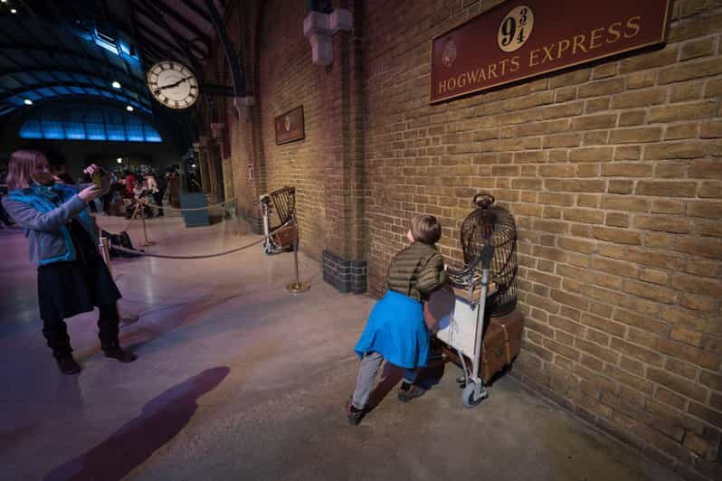 London: Harry Potter Inspirations and Locations Tour - Price and logistics: is $18 good value for 3 hours?