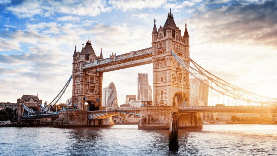 London: Harry Potter Movie Location Tour with an APP - Millennium Bridge to Leadenhall Market: movie views in walking form