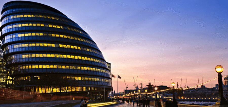 London: Harry Potter Movie Location Tour with an APP - Ending at Tower Bridge: how to finish strong