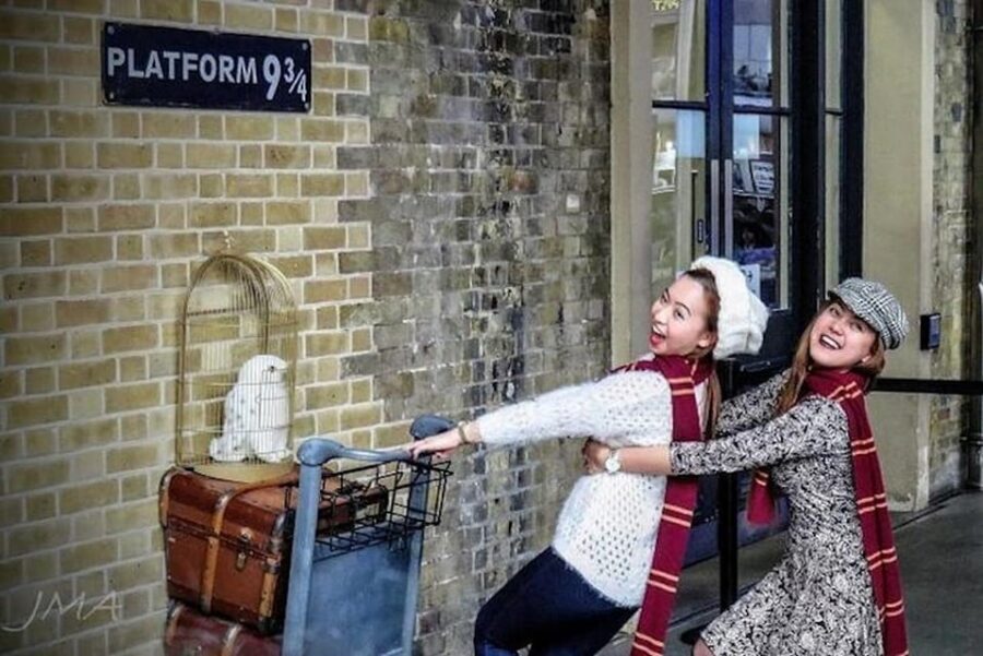 London: Harry Potter Tour with Madame Tussauds Tickets - Starting at King’s Cross and beating the Platform 9 ¾ line