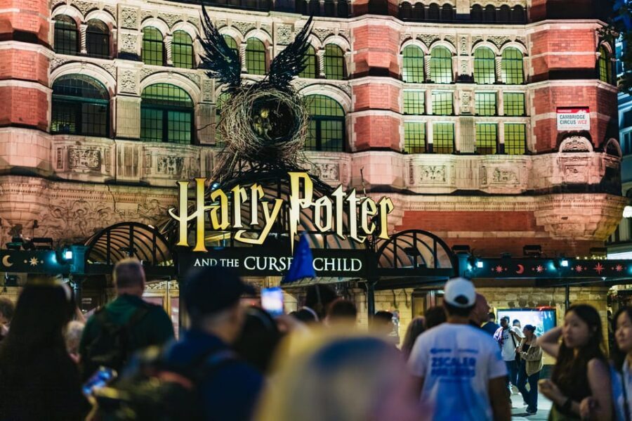 London: Harry Potter Walking Tour in German - Underground or a Thames boat: choosing your transport moment